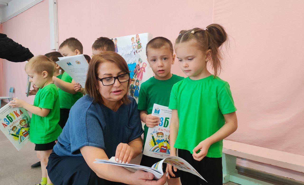 Председатели территориальных избирательных комиссий участвуют в праздничных мероприятиях, посвященных Дню народного единства Председатели территориальных избирательных комиссий участвуют в праздничных мероприятиях, посвященных Дню народного единства