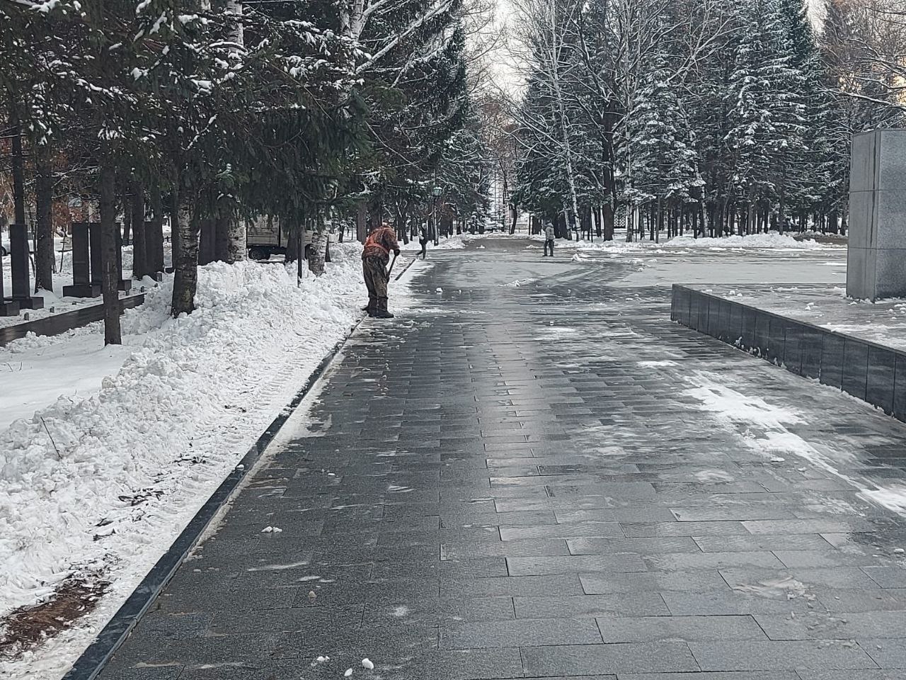 Коммунальные службы наводят порядок на улицах Биробиджана Коммунальные службы наводят порядок на улицах Биробиджана