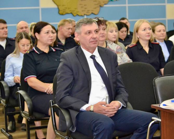 В региональном управлении МВД состоялась торжественная церемония вручения табельного оружия молодым сотрудникам полиции В региональном управлении МВД состоялась торжественная церемония вручения табельного оружия молодым сотрудникам полиции