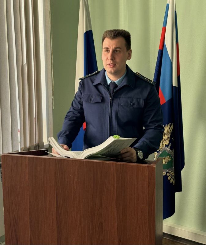 По иску прокурора в пользу работника суд обязал выплатить 100 тыс.рублей компенсацию морального вреда, причиненного в результате производственной травмы