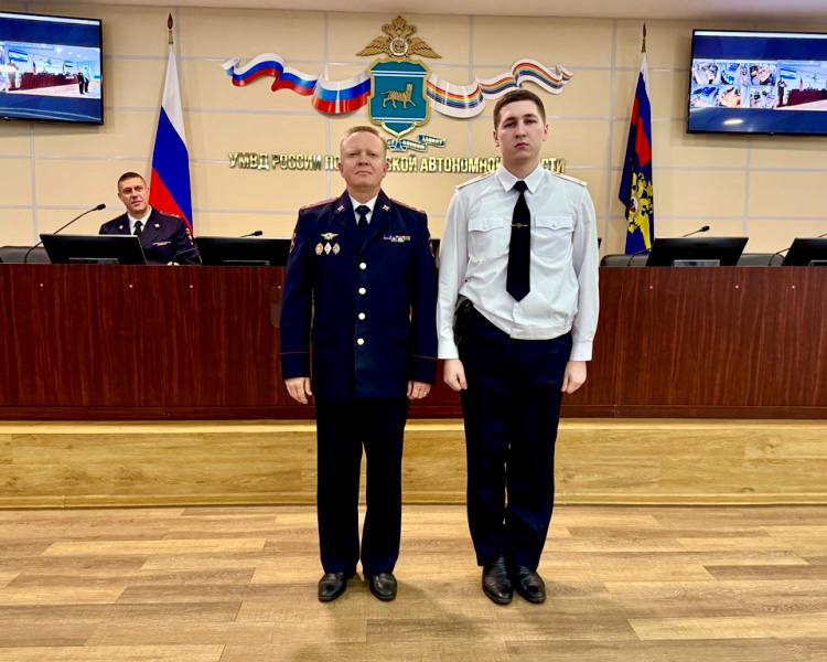 В региональном управлении МВД состоялась торжественная церемония вручения табельного оружия молодым сотрудникам полиции В региональном управлении МВД состоялась торжественная церемония вручения табельного оружия молодым сотрудникам полиции