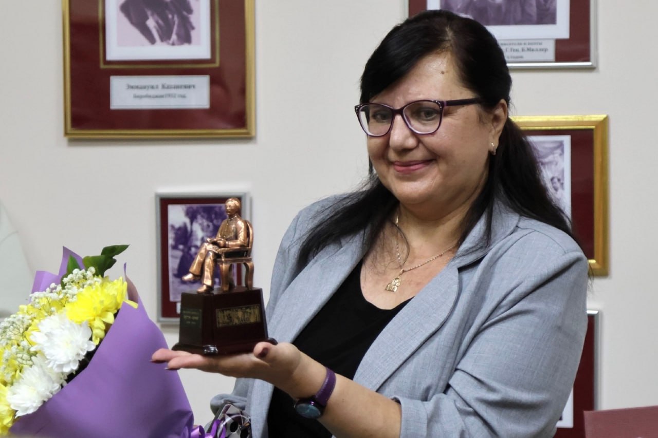 Губернатор ЕАО Мария Костюк поздравила Литературный музей с десятилетием Губернатор ЕАО Мария Костюк поздравила Литературный музей с десятилетием