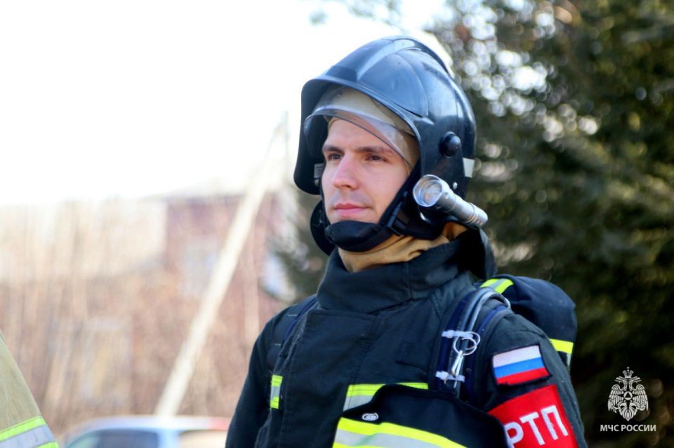 Биробиджанский огнеборец Сергей Михин желает тебе безопасного воскресенья!