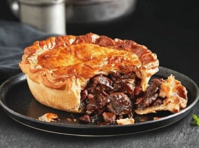 Пирог с томленой говядиной и пивом: идеальное лакомство для уютных вечеров