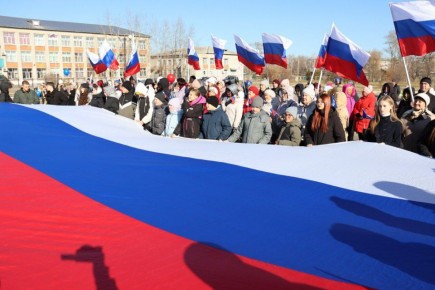 На центральной площади посёлка Смидович состоялась патриотическая акция «Нам силу даёт наша верность отчизне», приуроченная ко Дню народного единства