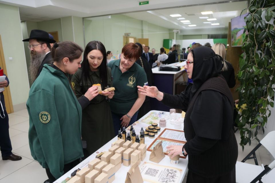 Над проблемой защиты традиционных российских духовно-нравственных ценностей работают участники форума «Территория согласия» в ЕАО Над проблемой защиты традиционных российских духовно-нравственных ценностей работают участники форума «Территория согласия» в ЕАО
