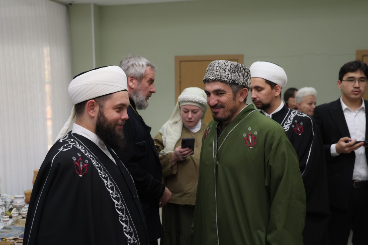 Над проблемой защиты традиционных российских духовно-нравственных ценностей работают участники форума «Территория согласия» в ЕАО Над проблемой защиты традиционных российских духовно-нравственных ценностей работают участники форума «Территория согласия» в ЕАО