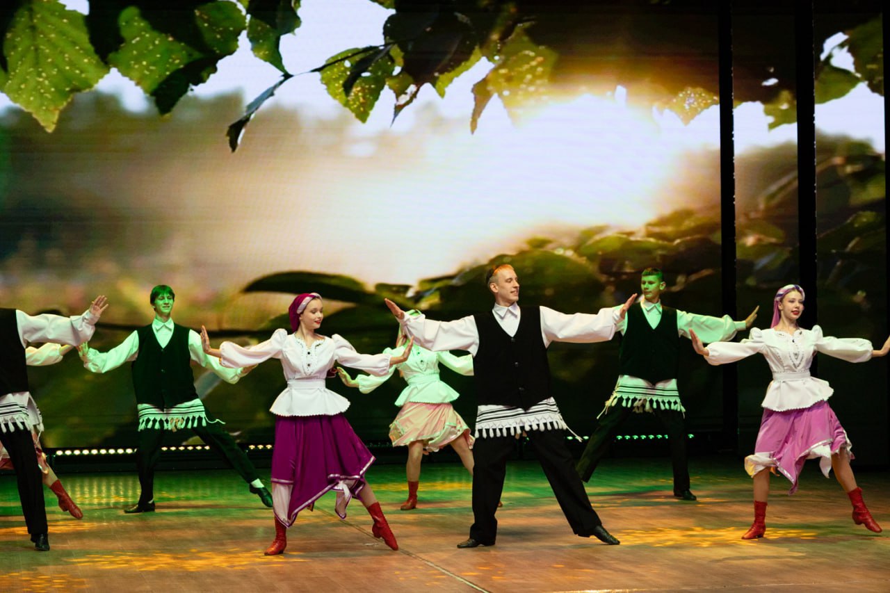 Концертом и вручением паспортов отметили День народного единства в ЕАО Концертом и вручением паспортов отметили День народного единства в ЕАО