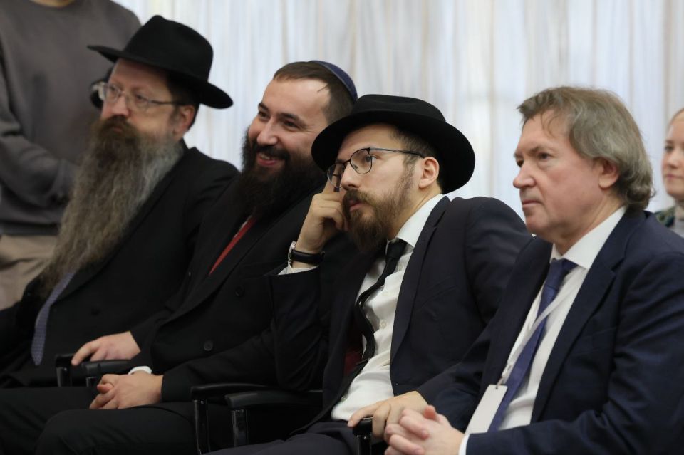 Над проблемой защиты традиционных российских духовно-нравственных ценностей работают участники форума «Территория согласия» в ЕАО Над проблемой защиты традиционных российских духовно-нравственных ценностей работают участники форума «Территория согласия» в ЕАО