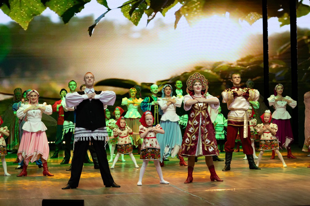 Концертом и вручением паспортов отметили День народного единства в ЕАО Концертом и вручением паспортов отметили День народного единства в ЕАО