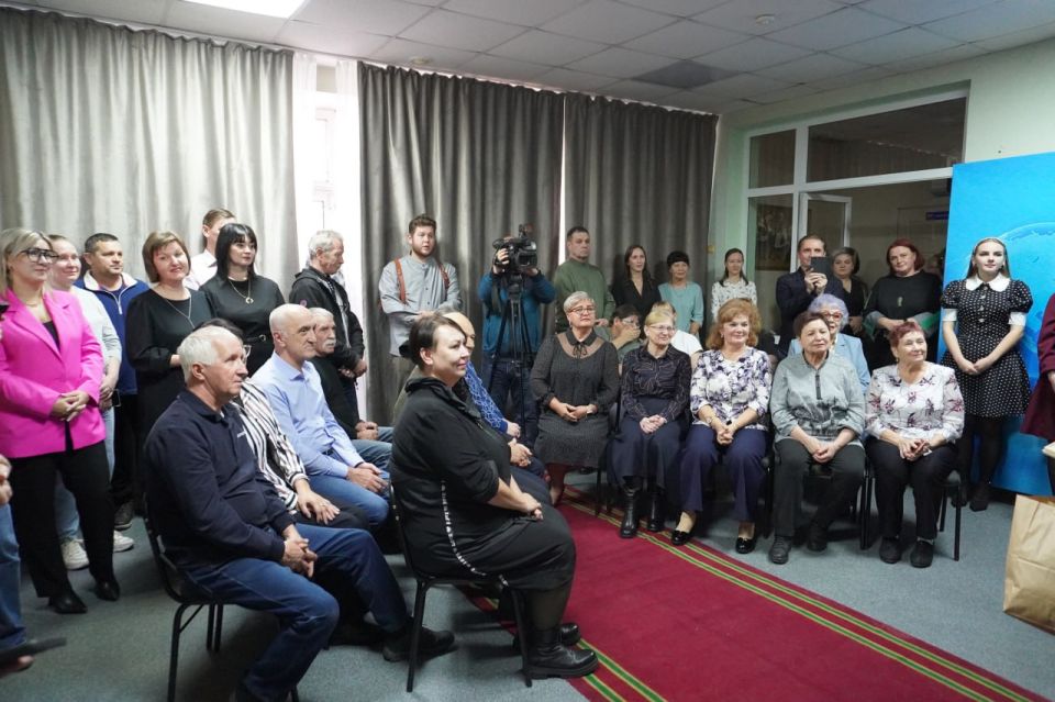 Председатель избирательной комиссии ЕАО поздравила коллектив ГТРК «Бира» с 35-летием телевидения и 90-летием радио! Председатель избирательной комиссии ЕАО поздравила коллектив ГТРК «Бира» с 35-летием телевидения и 90-летием радио!