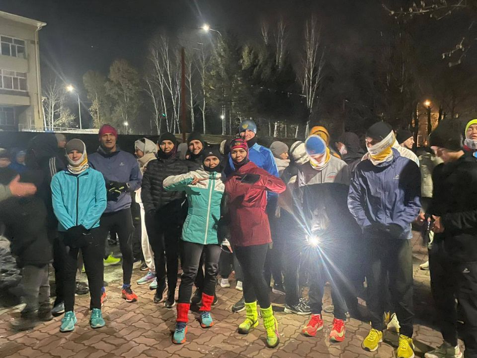 Биробиджан в темноте не спит — он бежит Биробиджан в темноте не спит — он бежит