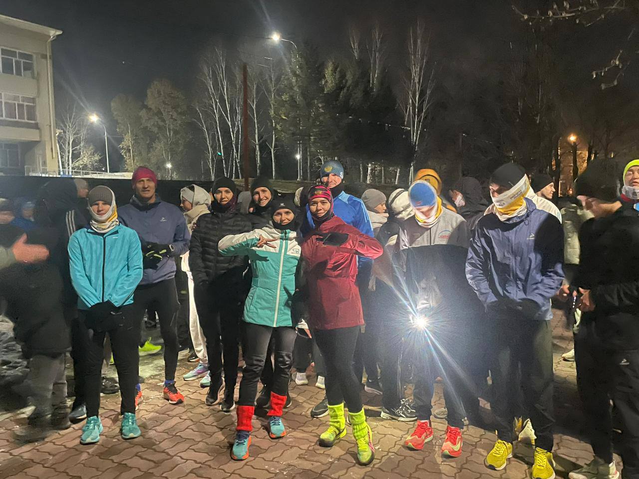 Биробиджан в темноте не спит — он бежит Биробиджан в темноте не спит — он бежит