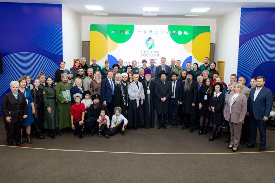 «Бессмертный взвод»: книгу о поколении победителей представили на Дальневосточном этноконфессиональном форуме в ЕАО