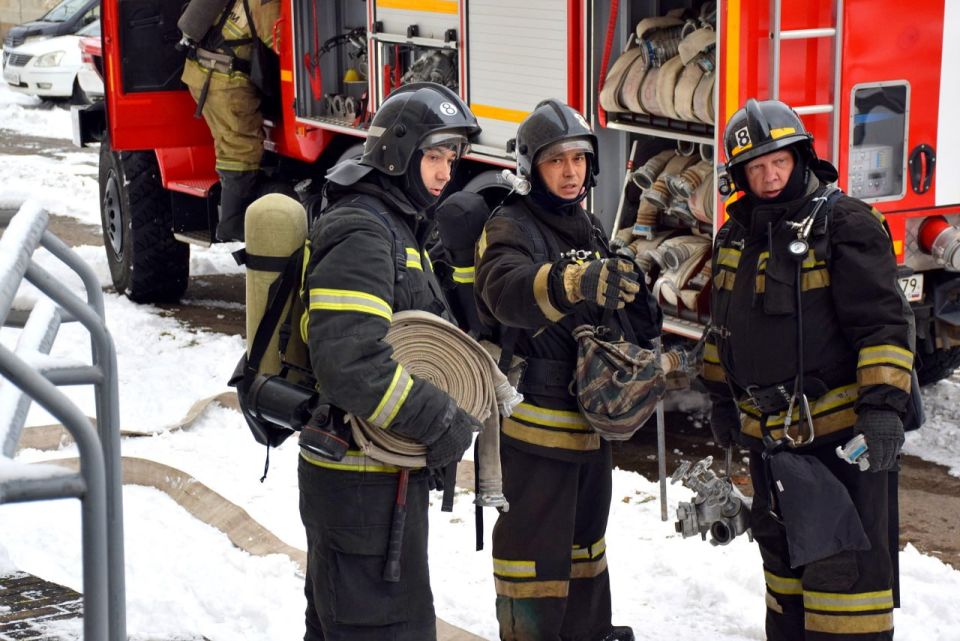 Спасение на высоте отработали сотрудники МЧС в Биробиджане Спасение на высоте отработали сотрудники МЧС в Биробиджане