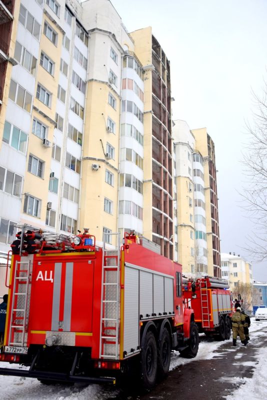 Спасение на высоте отработали сотрудники МЧС в Биробиджане Спасение на высоте отработали сотрудники МЧС в Биробиджане