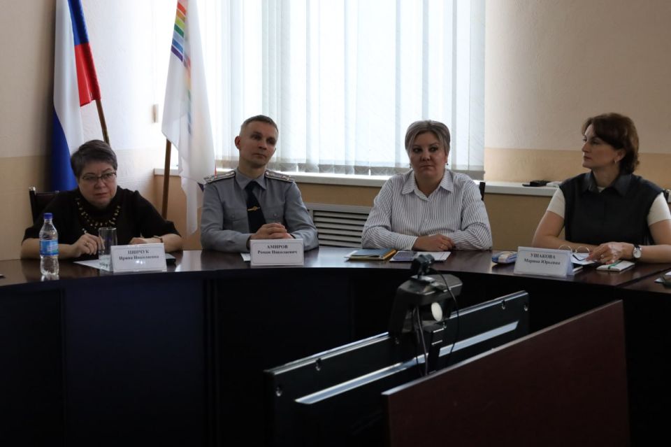 В Биробиджане состоялось выездное заседание комиссии по делам несовершеннолетних при правительстве ЕАО В Биробиджане состоялось выездное заседание комиссии по делам несовершеннолетних при правительстве ЕАО