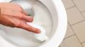 Забудьте о дорогих гелях: смешайте 4 компонента — получите средство для чистки унитаза
