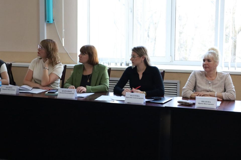 В Биробиджане состоялось выездное заседание комиссии по делам несовершеннолетних при правительстве ЕАО В Биробиджане состоялось выездное заседание комиссии по делам несовершеннолетних при правительстве ЕАО