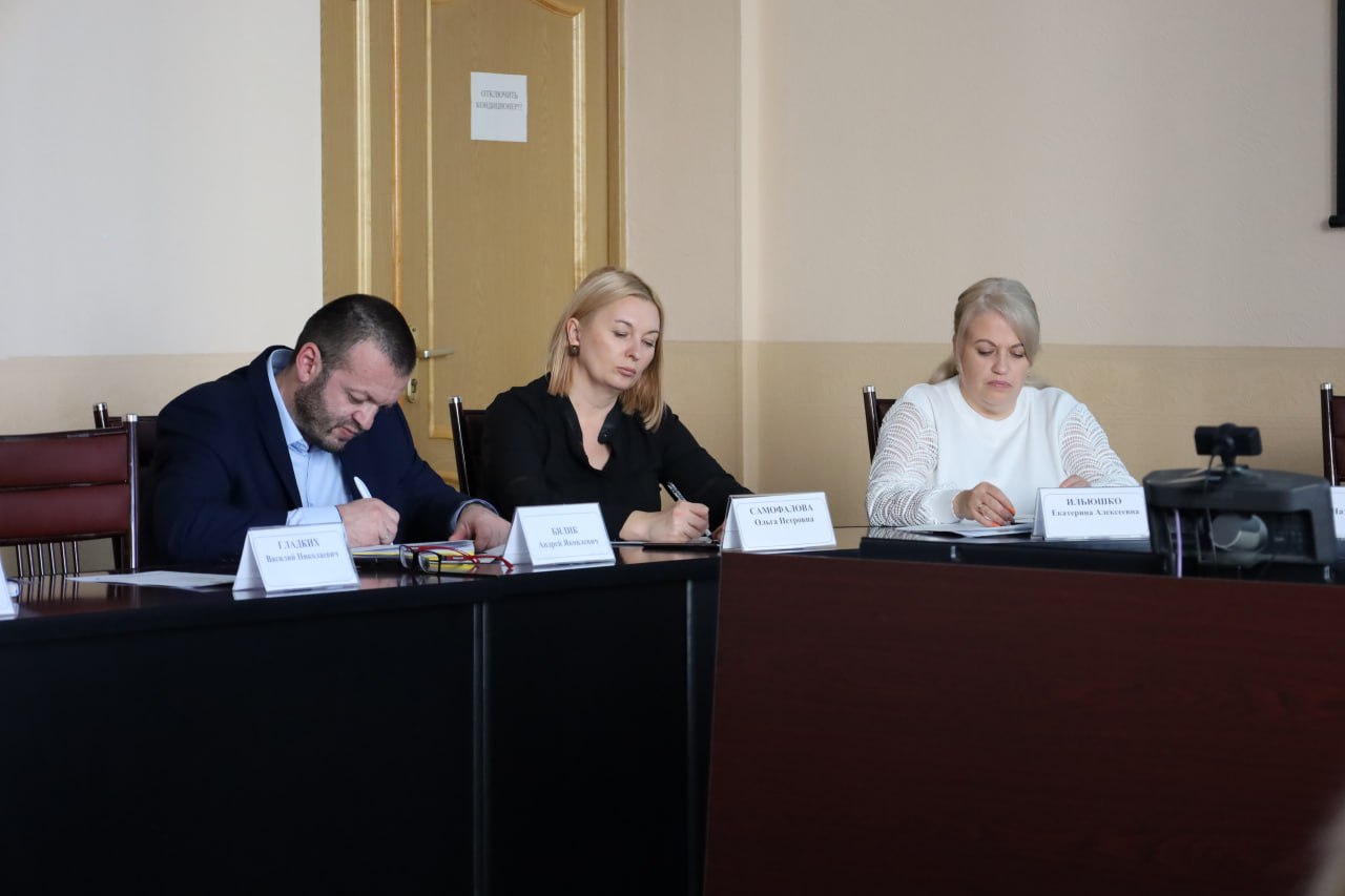 В Биробиджане состоялось выездное заседание комиссии по делам несовершеннолетних при правительстве ЕАО В Биробиджане состоялось выездное заседание комиссии по делам несовершеннолетних при правительстве ЕАО