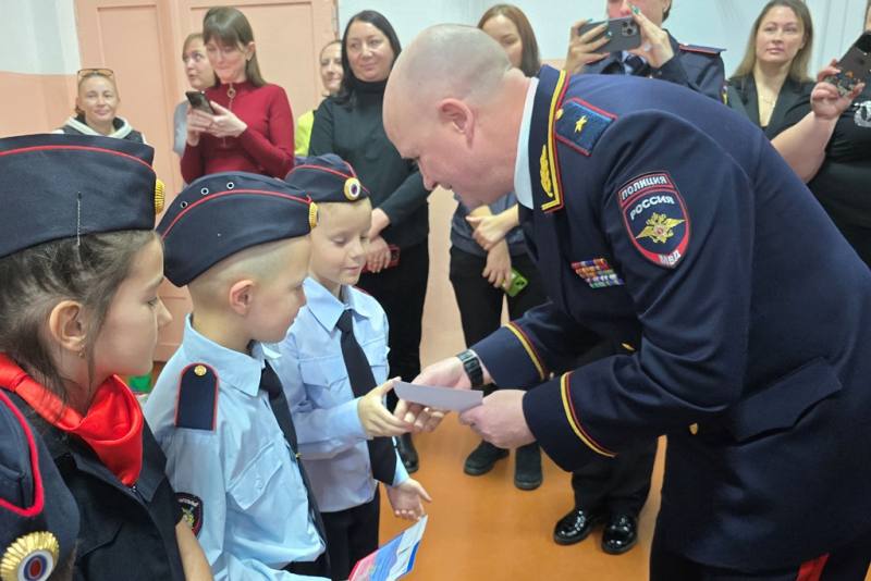 В ЕАО учащиеся правоохранительных классов приняли торжественную присягу В ЕАО учащиеся правоохранительных классов приняли торжественную присягу