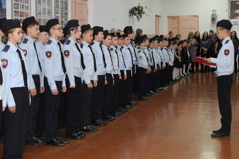 В ЕАО учащиеся правоохранительных классов приняли торжественную присягу В ЕАО учащиеся правоохранительных классов приняли торжественную присягу