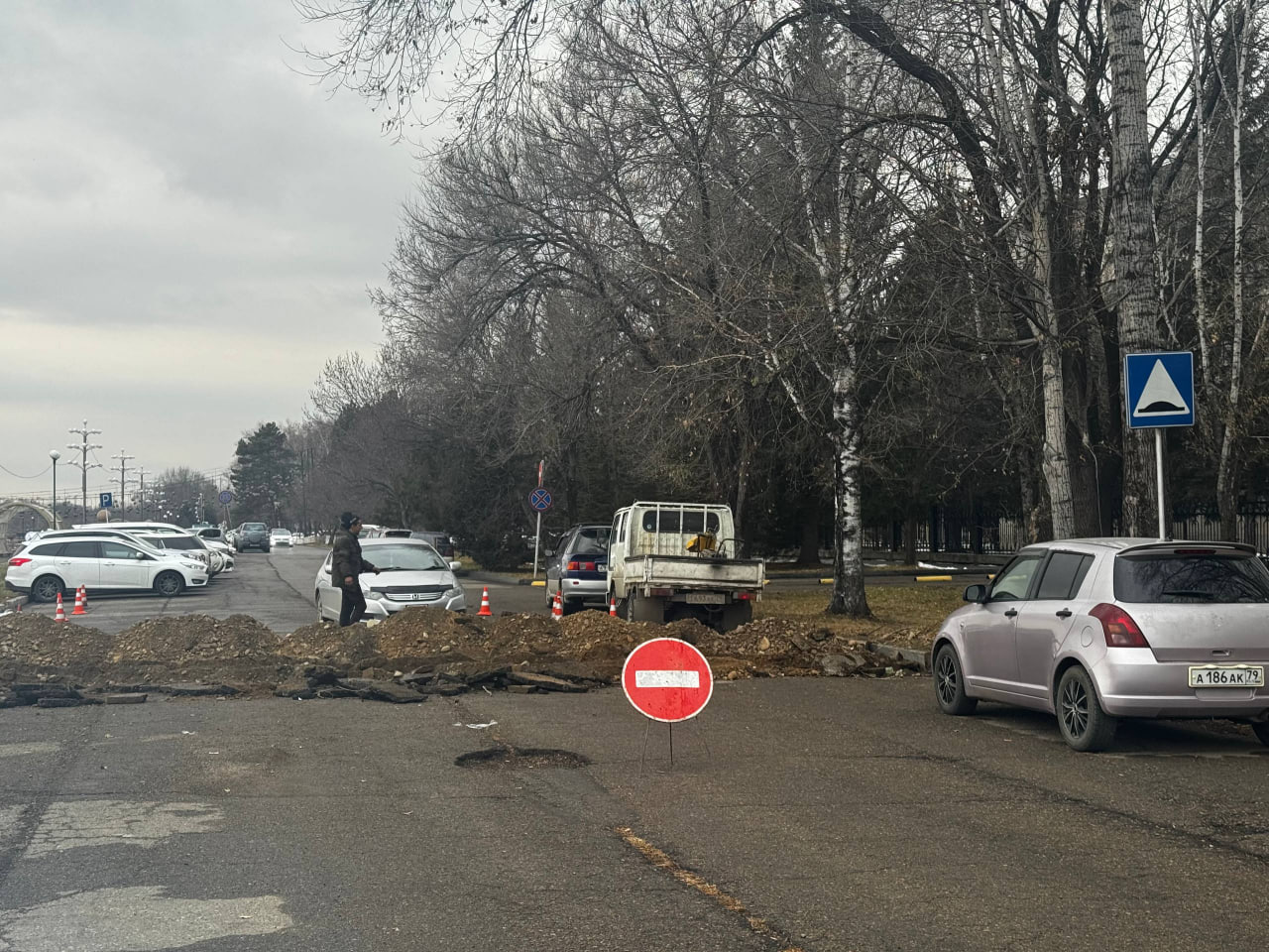 Новые лавочки установили на набережной Биробиджана Новые лавочки установили на набережной Биробиджана