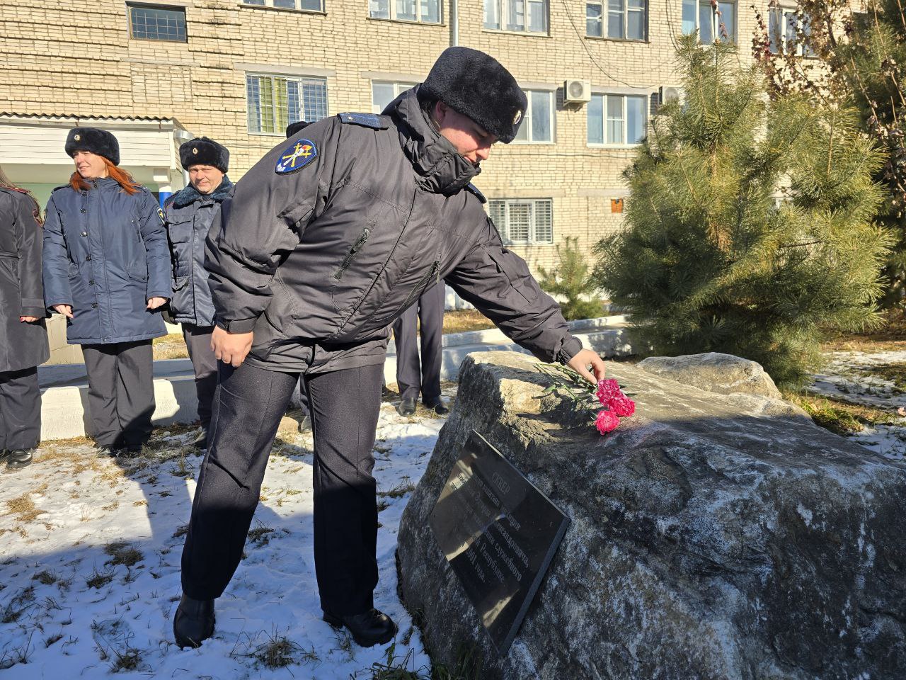 «Говорят, человек не умирает, пока жива память о нем. А память жива…» «Говорят, человек не умирает, пока жива память о нем. А память жива…»