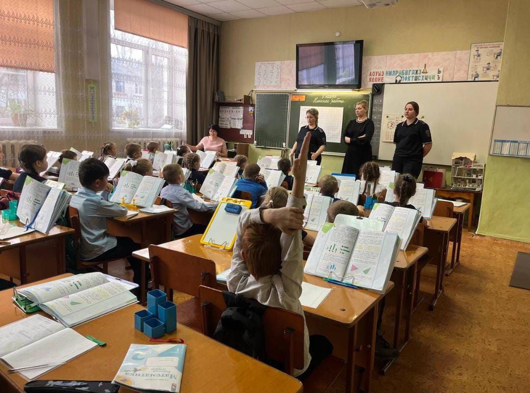 По всей области полицейские проводят мероприятия, посвященные Дню памяти сотрудников органов внутренних дел, погибших при исполнении служебных обязанностей По всей области полицейские проводят мероприятия, посвященные Дню памяти сотрудников органов внутренних дел, погибших при исполнении служебных обязанностей