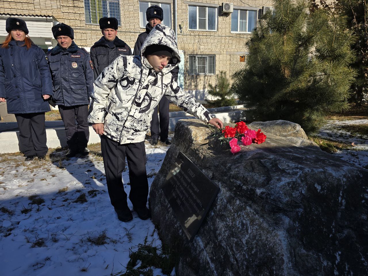 «Говорят, человек не умирает, пока жива память о нем. А память жива…» «Говорят, человек не умирает, пока жива память о нем. А память жива…»
