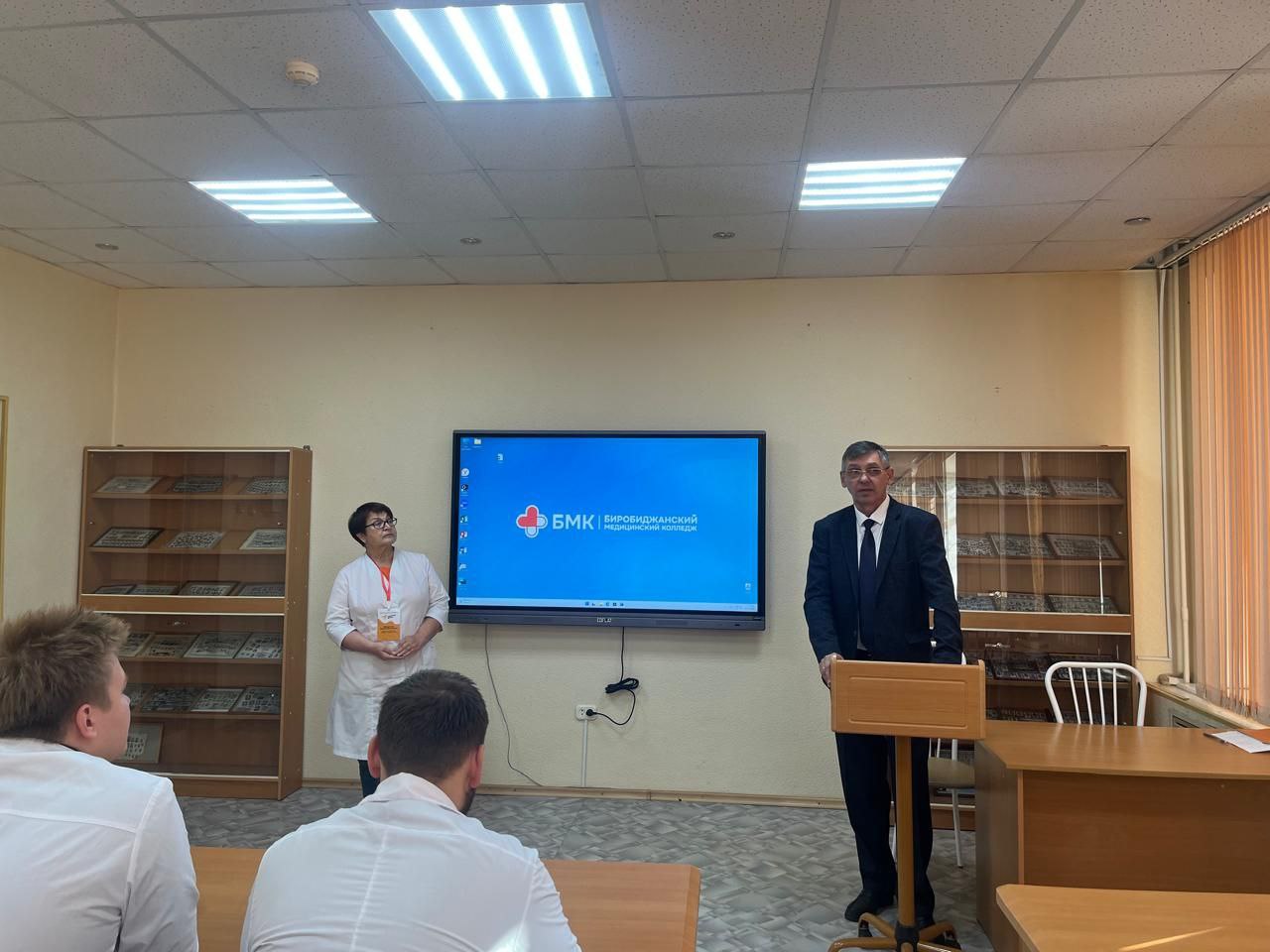 По всей области полицейские проводят мероприятия, посвященные Дню памяти сотрудников органов внутренних дел, погибших при исполнении служебных обязанностей По всей области полицейские проводят мероприятия, посвященные Дню памяти сотрудников органов внутренних дел, погибших при исполнении служебных обязанностей