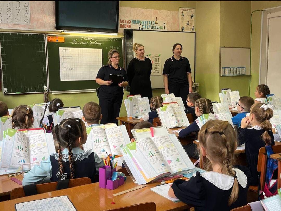 По всей области полицейские проводят мероприятия, посвященные Дню памяти сотрудников органов внутренних дел, погибших при исполнении служебных обязанностей По всей области полицейские проводят мероприятия, посвященные Дню памяти сотрудников органов внутренних дел, погибших при исполнении служебных обязанностей