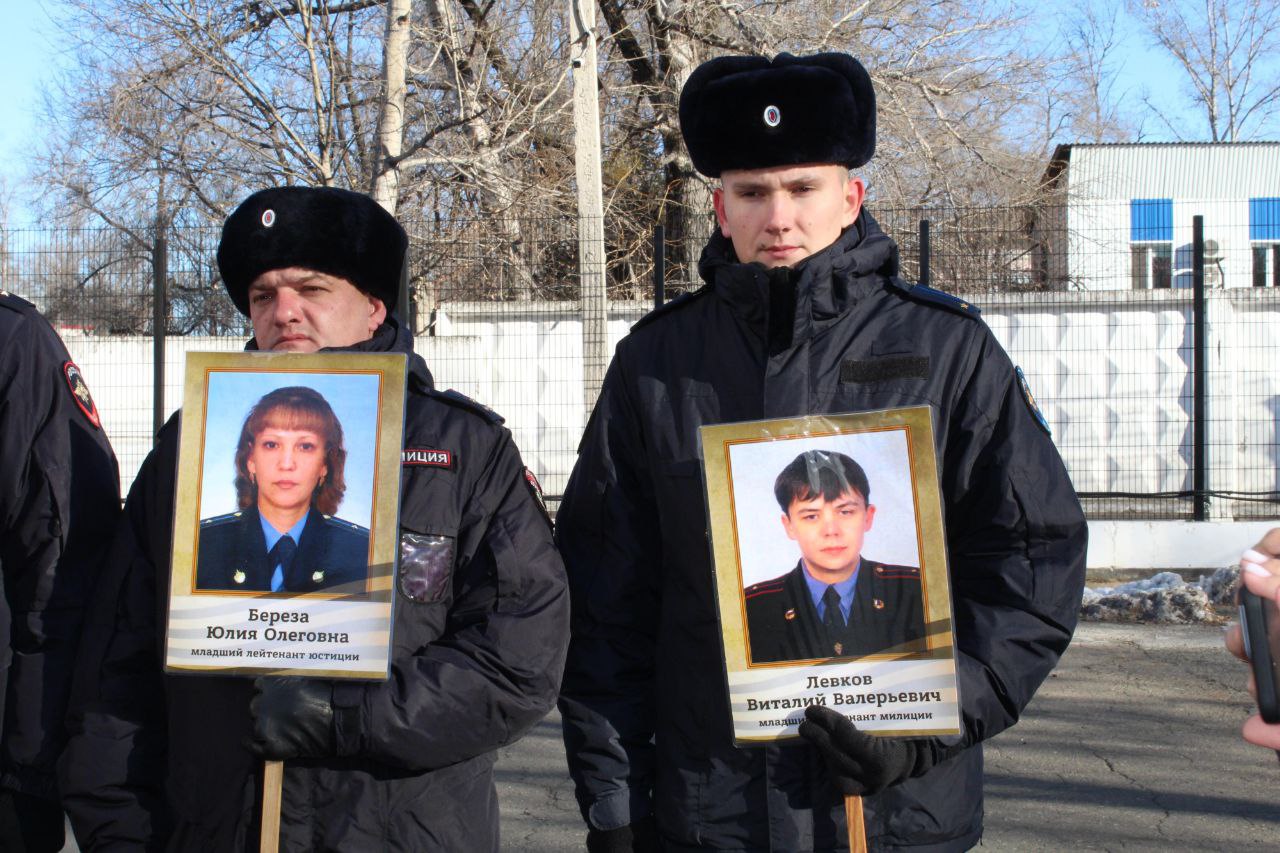 В Еврейской автономной области почтили память сотрудников органов внутренних дел, погибших при исполнении служебного долга В Еврейской автономной области почтили память сотрудников органов внутренних дел, погибших при исполнении служебного долга