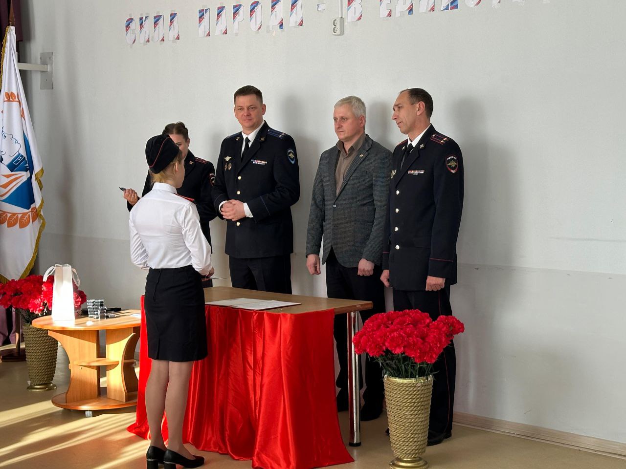 Будущие стражи порядка: в школах ЕАО ученики полицейских классов приняли торжественную присягу Будущие стражи порядка: в школах ЕАО ученики полицейских классов приняли торжественную присягу