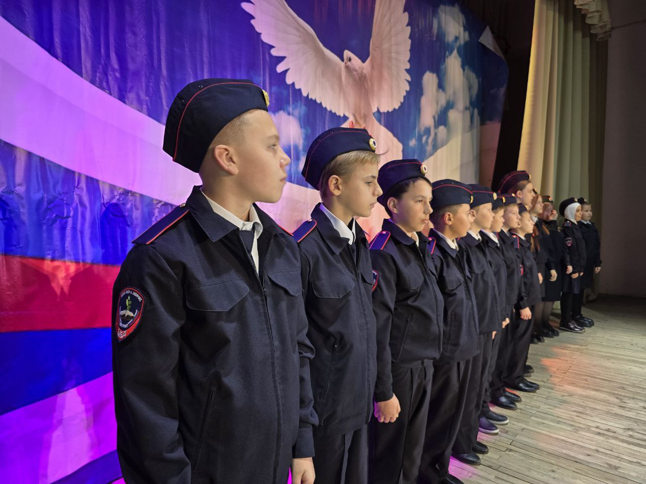 Будущие стражи порядка: в школах ЕАО ученики полицейских классов приняли торжественную присягу Будущие стражи порядка: в школах ЕАО ученики полицейских классов приняли торжественную присягу