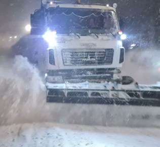 Коммунальные службы вышли на расчистку автодорог в Биробиджане