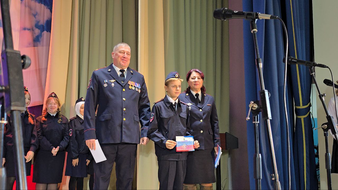 Будущие стражи порядка: в школах ЕАО ученики полицейских классов приняли торжественную присягу Будущие стражи порядка: в школах ЕАО ученики полицейских классов приняли торжественную присягу