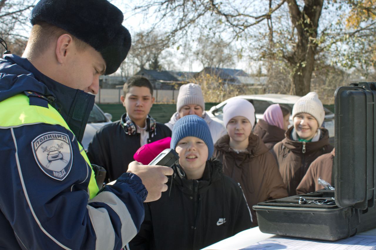 при МО МВД России «Ленинский» организовали познавательное профориентационное мероприятие для школьников при МО МВД России «Ленинский» организовали познавательное профориентационное мероприятие для школьников