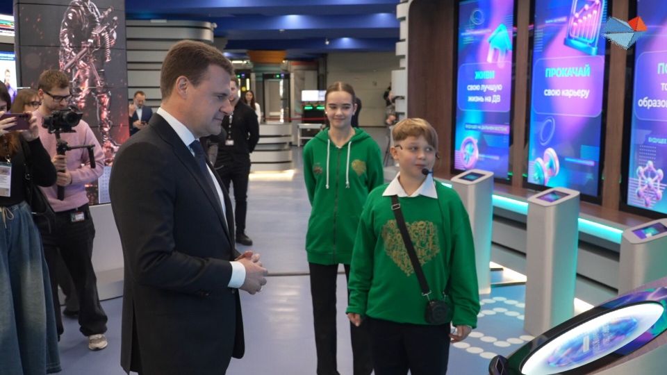 Глава Минвостокразвития России Алексей Чекунков посетил экспозицию «Дни регионов Дальнего Востока в Москве» в НЦ «Россия»