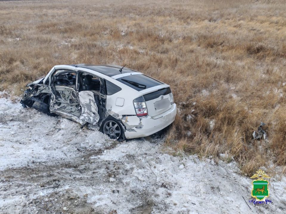 На трассе Чита-Хабаровск иномарка выехала на встречную полосу и спровоцировала серьезное ДТП