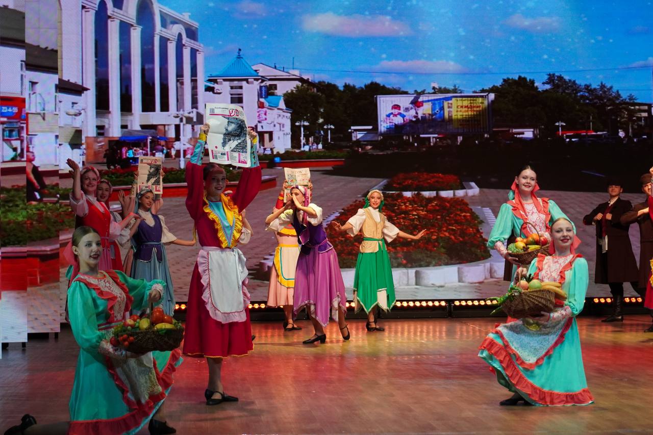 В Биробиджане состоялась областная юбилейная летучка, которая объединила сразу несколько поколений журналистов, издателей и телерадиовещателей В Биробиджане состоялась областная юбилейная летучка, которая объединила сразу несколько поколений журналистов, издателей и телерадиовещателей