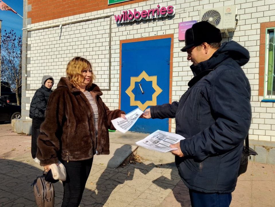 Общественники Ленинского района научили пожилых людей противостоять телефонным мошенникам