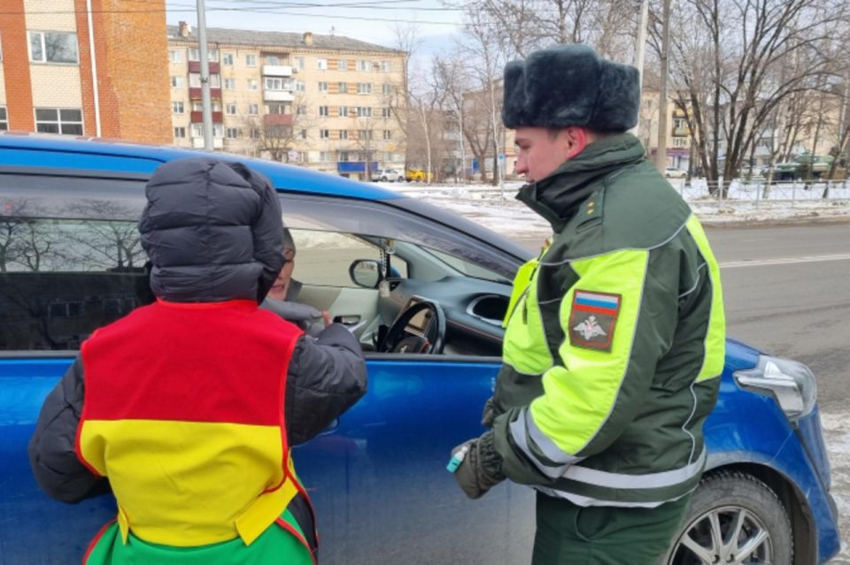 В День памяти жертв дорожно-транспортных происшествий ЮИД и автоинспекторы ЕАО провели профилактическую акцию «Помнить. Поддерживать. Действовать»