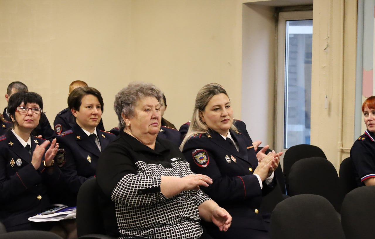 В Биробиджане чествовали участковых уполномоченных полиции В Биробиджане чествовали участковых уполномоченных полиции