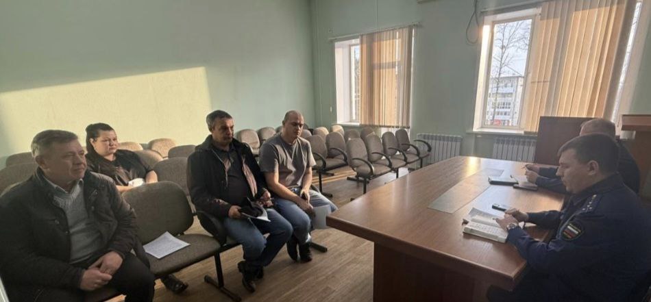 Прокуратура предостерегла руководителей управляющих организаций об ответственности в случае непринятия мер к своевременной снегоочистке придомовых территорий Прокуратура предостерегла руководителей управляющих организаций об ответственности в случае непринятия мер к своевременной снегоочистке придомовых территорий