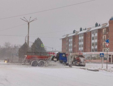Ночная уборка снега прошла по всему Биробиджану