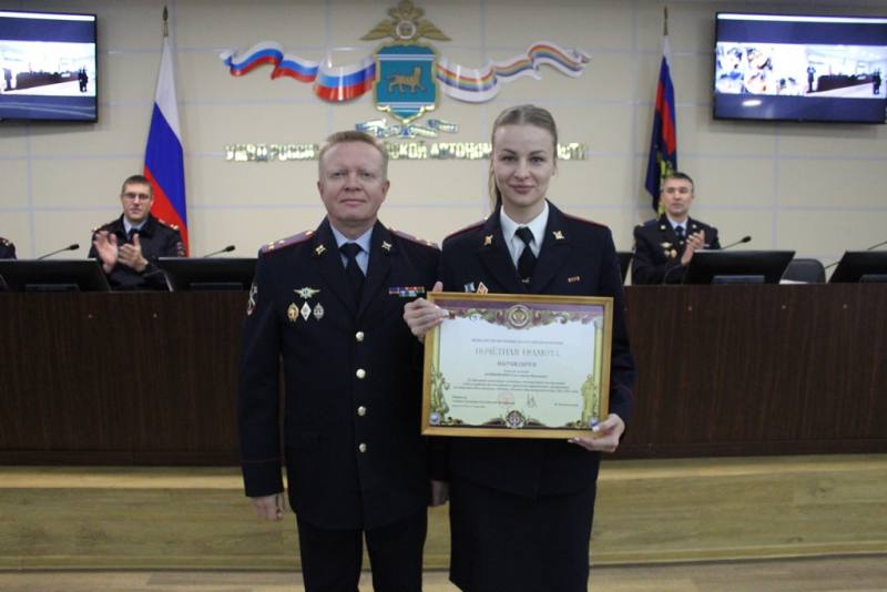 В УМВД России по ЕАО в торжественной обстановке наградили сотрудников службы участковых уполномоченных полиции В УМВД России по ЕАО в торжественной обстановке наградили сотрудников службы участковых уполномоченных полиции