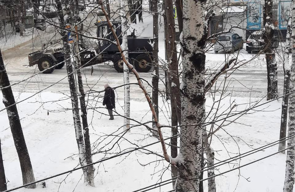 В областном центре коммунальные службы устраняют последствия снегопада В областном центре коммунальные службы устраняют последствия снегопада