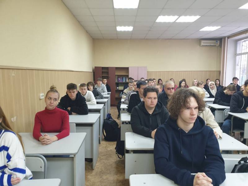 Полицейские провели для студентов антинаркотическую акцию «Чистое поколение» Полицейские провели для студентов антинаркотическую акцию «Чистое поколение»