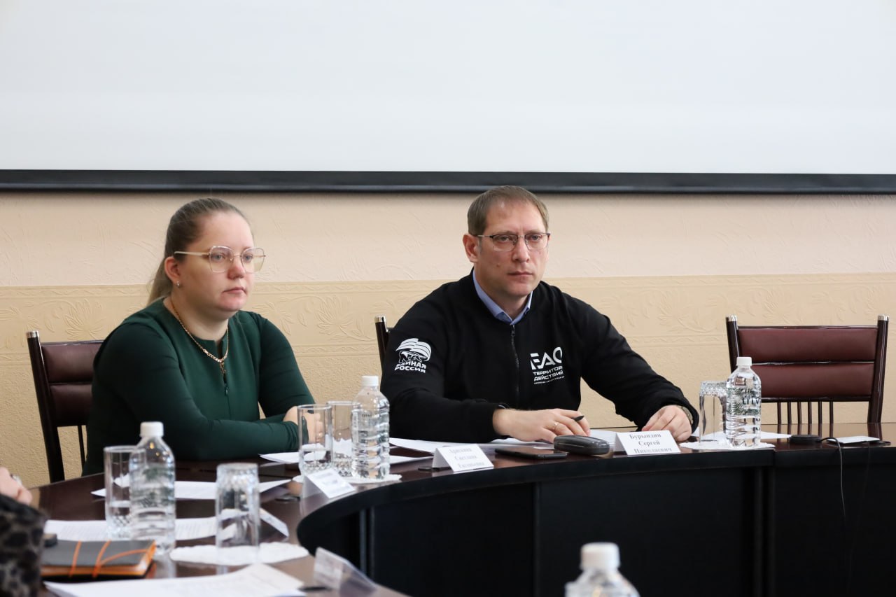 Депутаты рекомендовали мэрии Биробиджана принять ключевые программы развития города на 2026-2028 годы Депутаты рекомендовали мэрии Биробиджана принять ключевые программы развития города на 2026-2028 годы